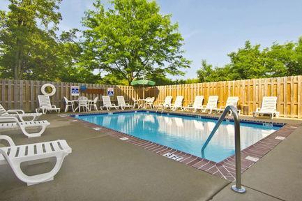 Suburban Northwest - College Parks Hotel Indianapolis