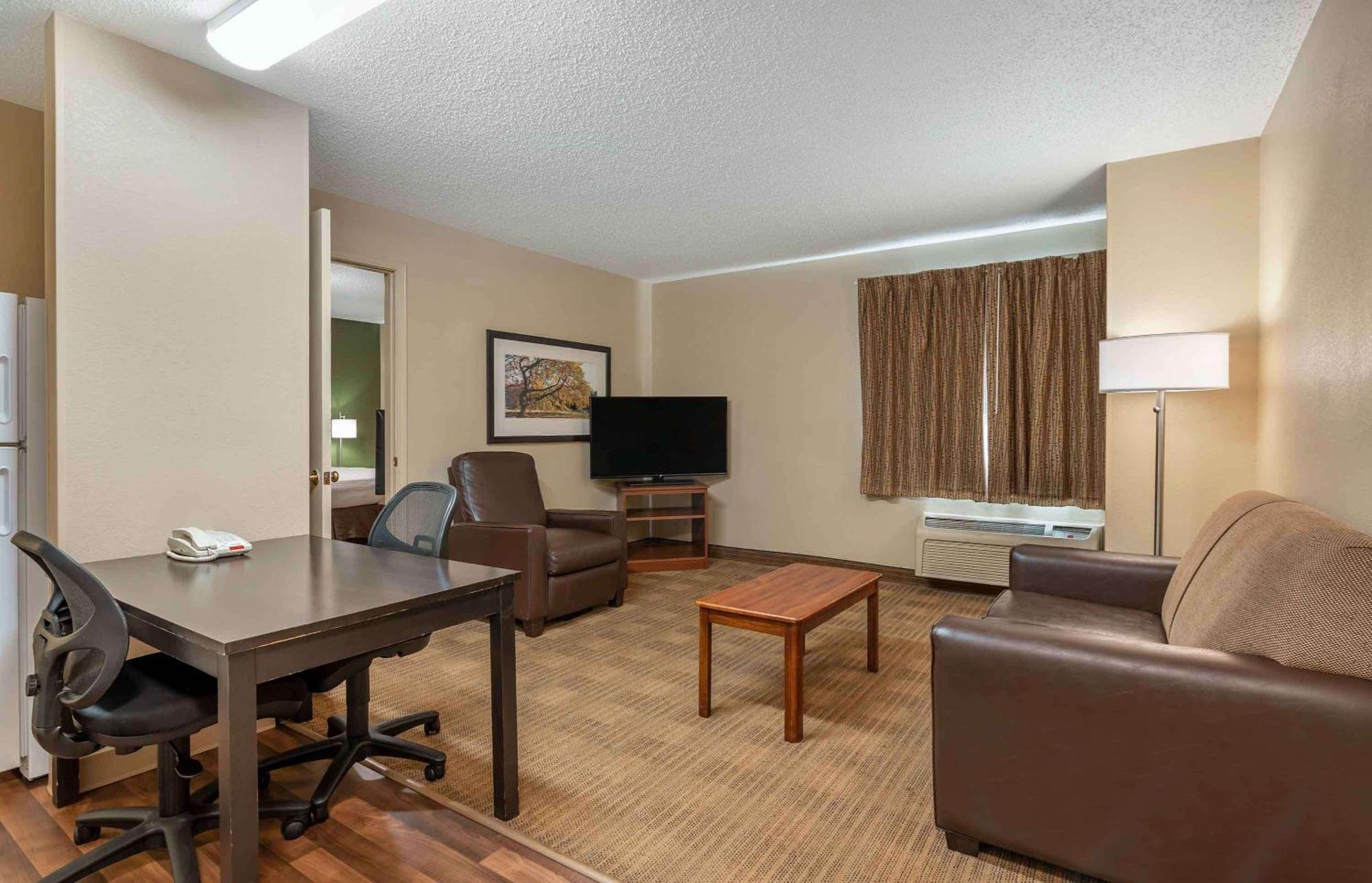 Hotel Suburban Northwest - College Parks